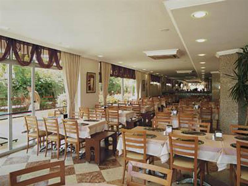 Fame Beach Hotel ケメル レストラン 写真